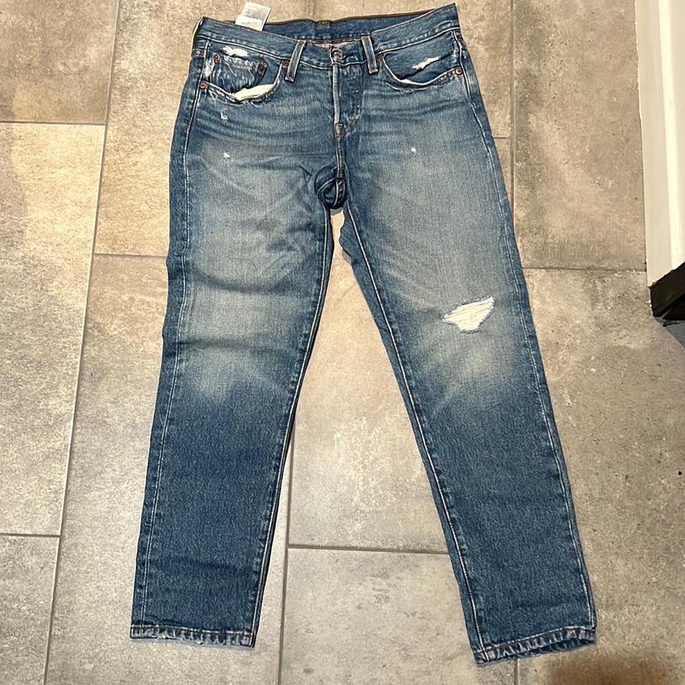 Levi’s - 27W, 28L